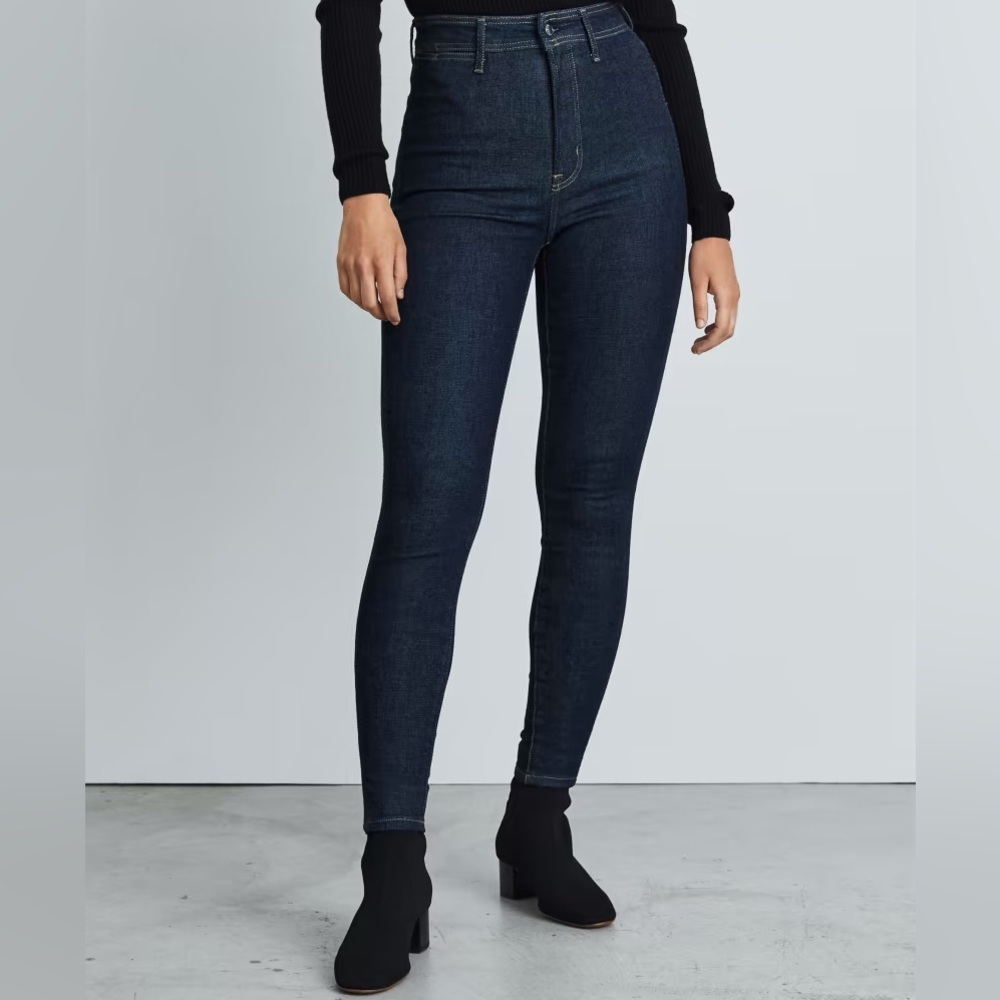 Pre-loved! EVERLANE The Way High Skinny Jeans in Dark Indigo!